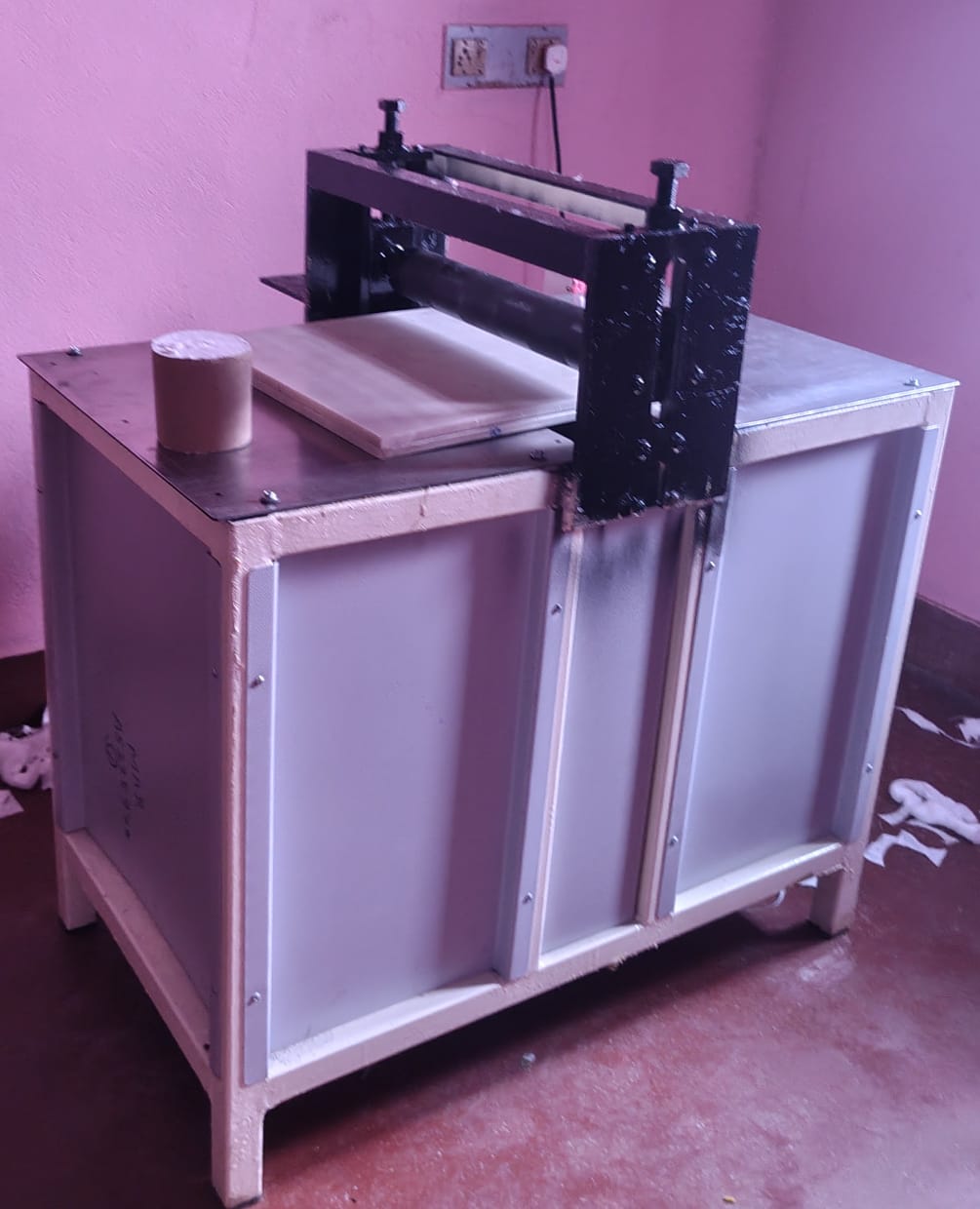 Cutting Machine for Sanitary Napkin Production